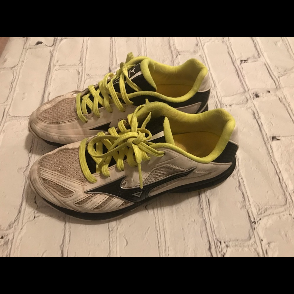 Size 5.5 Mizuno turf shoes